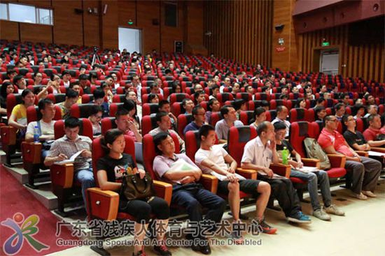 图为开班仪式现场