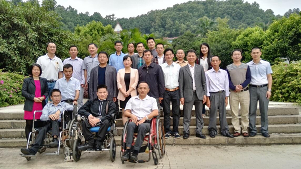 图为培训班成员合影
