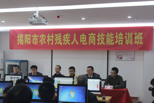 图为开班仪式现场