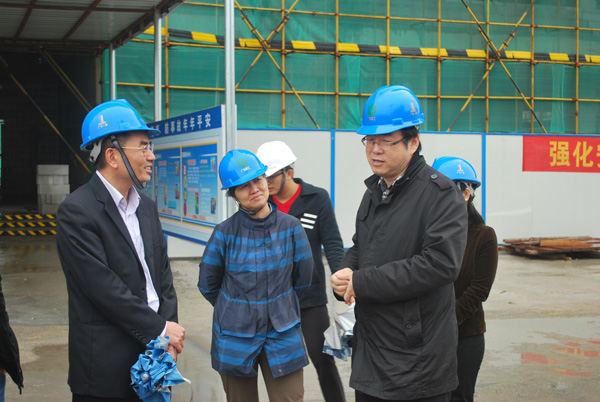 图为中国残疾人辅具中心主任李晞一行到国家辅助器具华南区域中心番禺建设工地考察