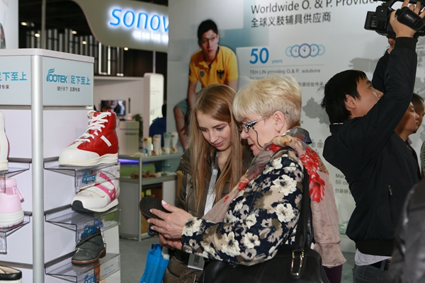 图为展会现场