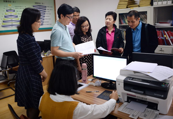 图为考察江门市蓬江区伍威权残疾儿童康复教育中心