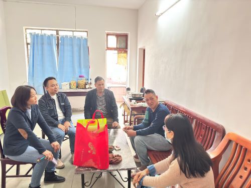 番禺区残联领导到石楼镇慰问就业困难残疾人