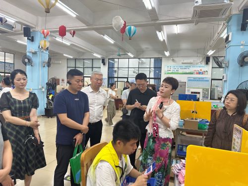 考察组一行参观展能庇护工场