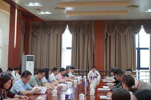 图为：会议现场2