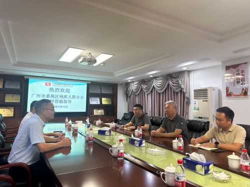 与企业负责人展开座谈交流