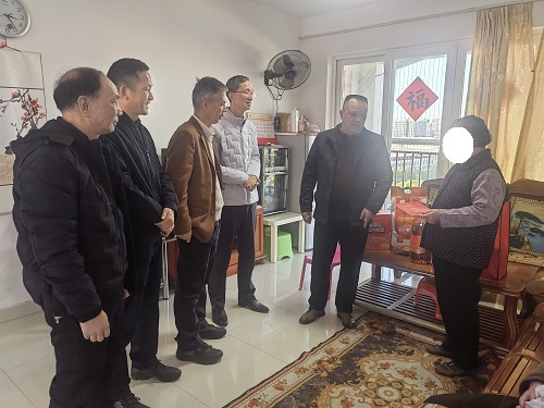 谢鸿滨走访慰问九佛街残疾人